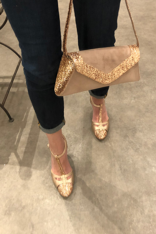 Copper gold and powder pink women's open back T-strap shoes. Round toe. Low kitten heels. Worn view - Florence KOOIJMAN